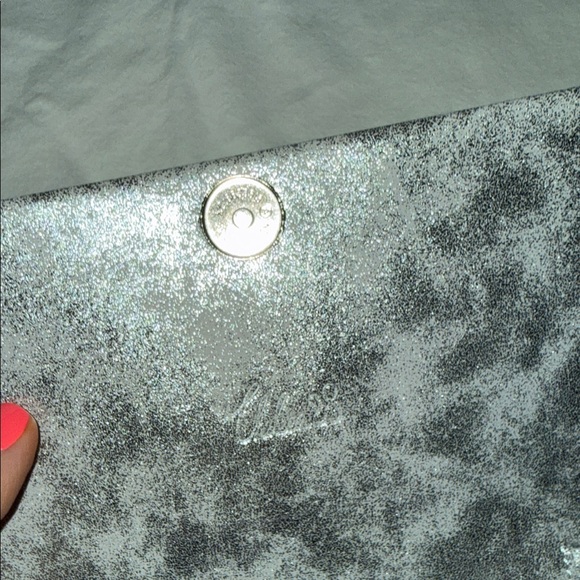 Chelsea28 Iridescent Silver Glitter Chain Crossbody - Picture 3 of 5